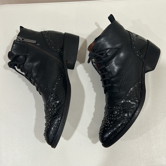 Donald J. Pliner Size 7.5 Black Boots - Picture 10 of 11